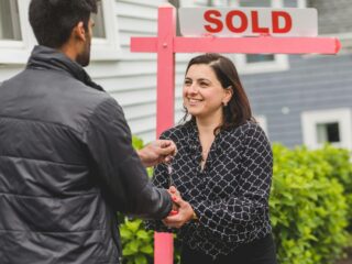 homebuyers planning closing day move-in day, real estate closing checklist, moving tips after closing, home preparation for new owners, essential move-in planning, post-closing move-in tips, home transition checklist, closing to move-in process, homebuyer move-in guide